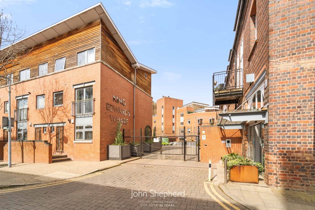 Property photo 1 of 10 Frontage