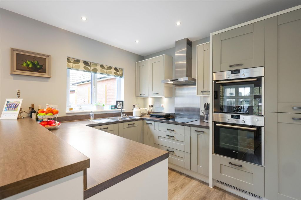 Property photo 3 of 19 Image