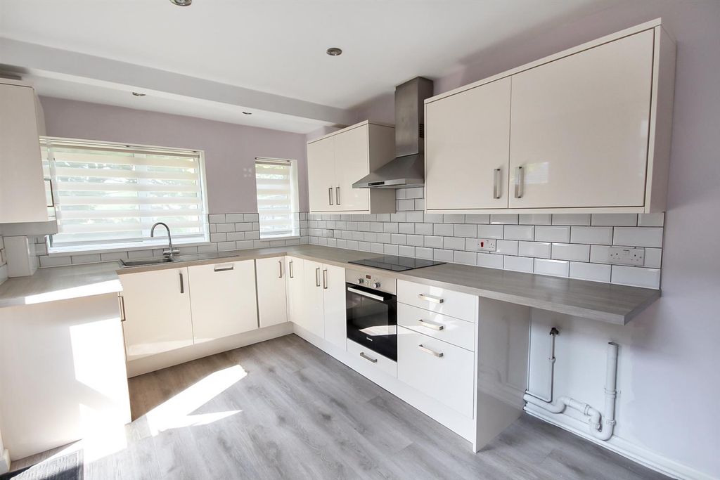 Property photo 3 of 13 Kitchen