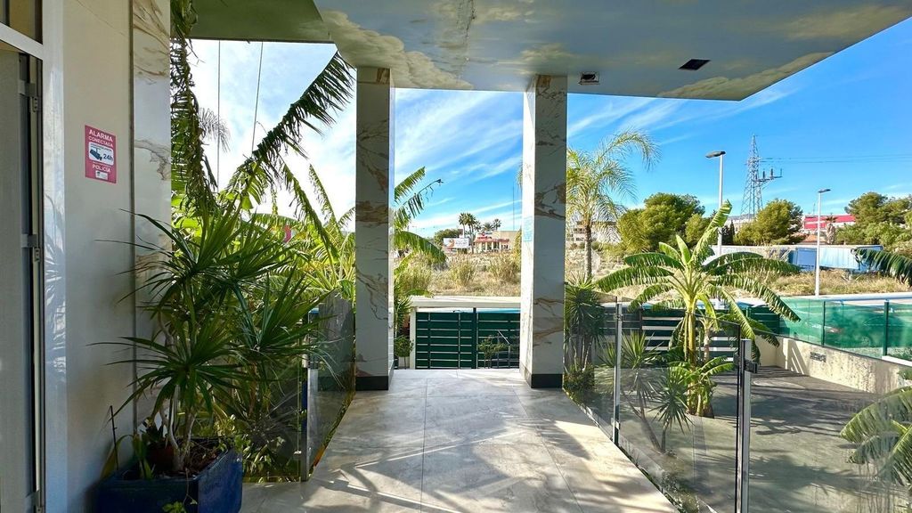 Property photo 2 of 50