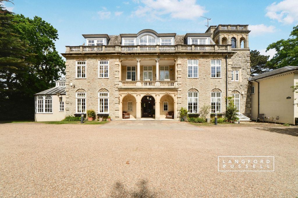 Property photo 1 of 17 External