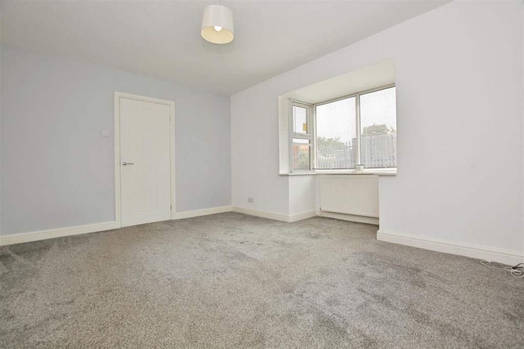 Property photo 2 of 18 Living Room