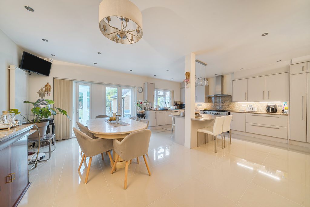 Property photo 2 of 31 Reception