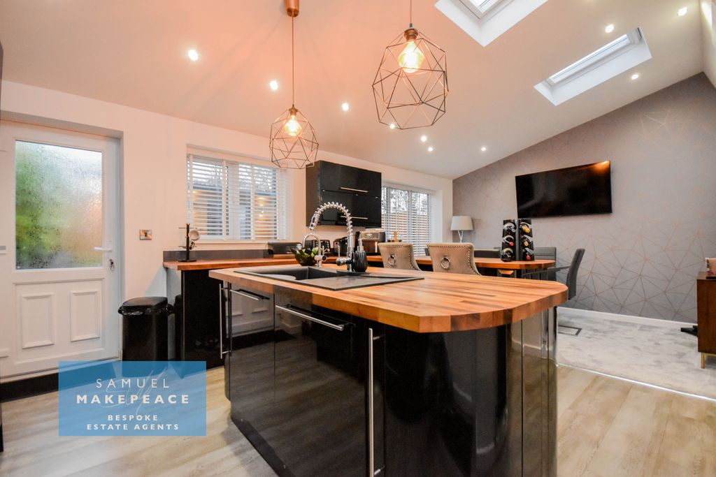 Property photo 3 of 28 Gallery