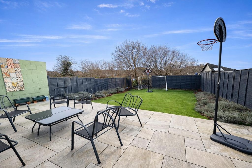 Property photo 2 of 10