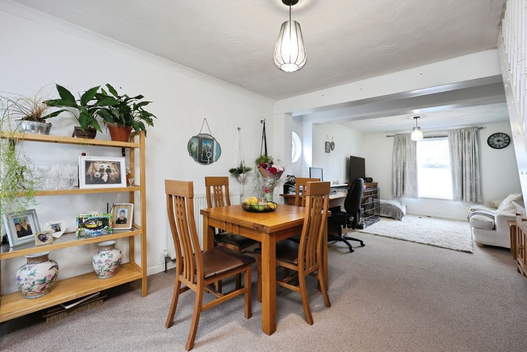 Property photo 3 of 15 Photo