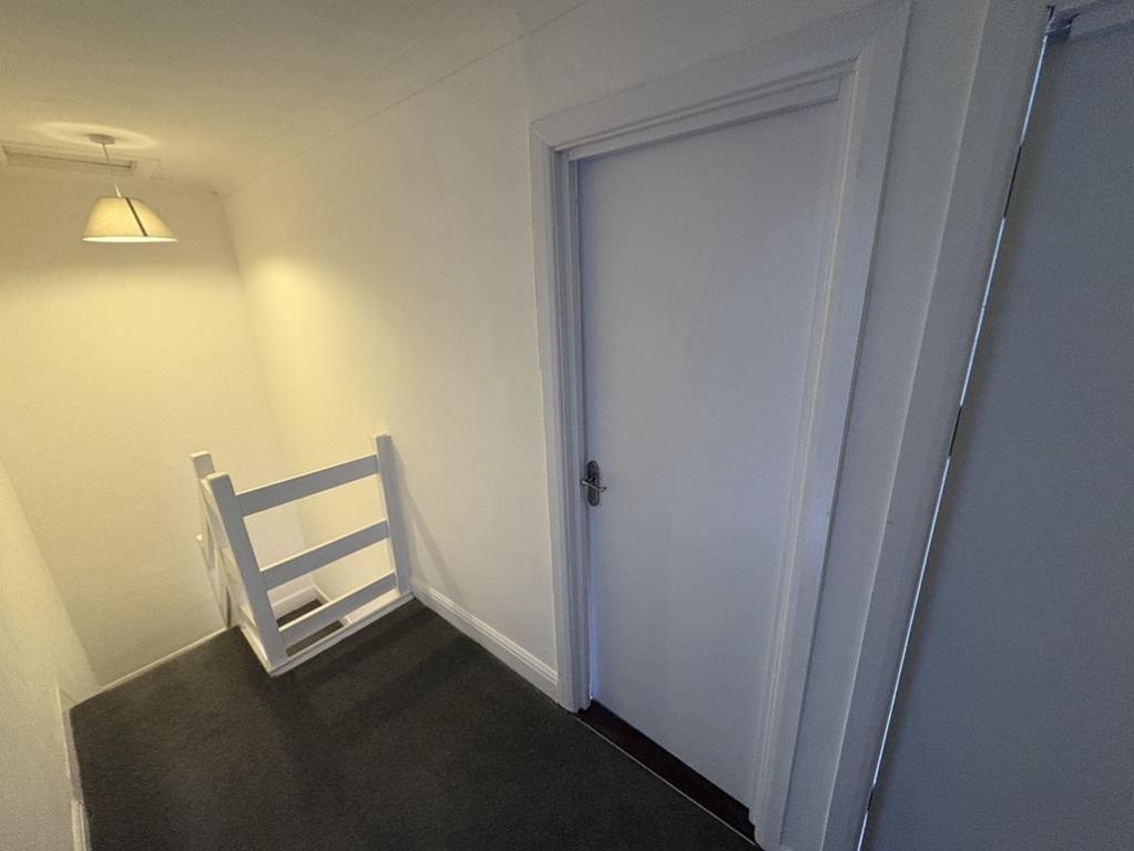 Property photo 2 of 8 Entrance Hall