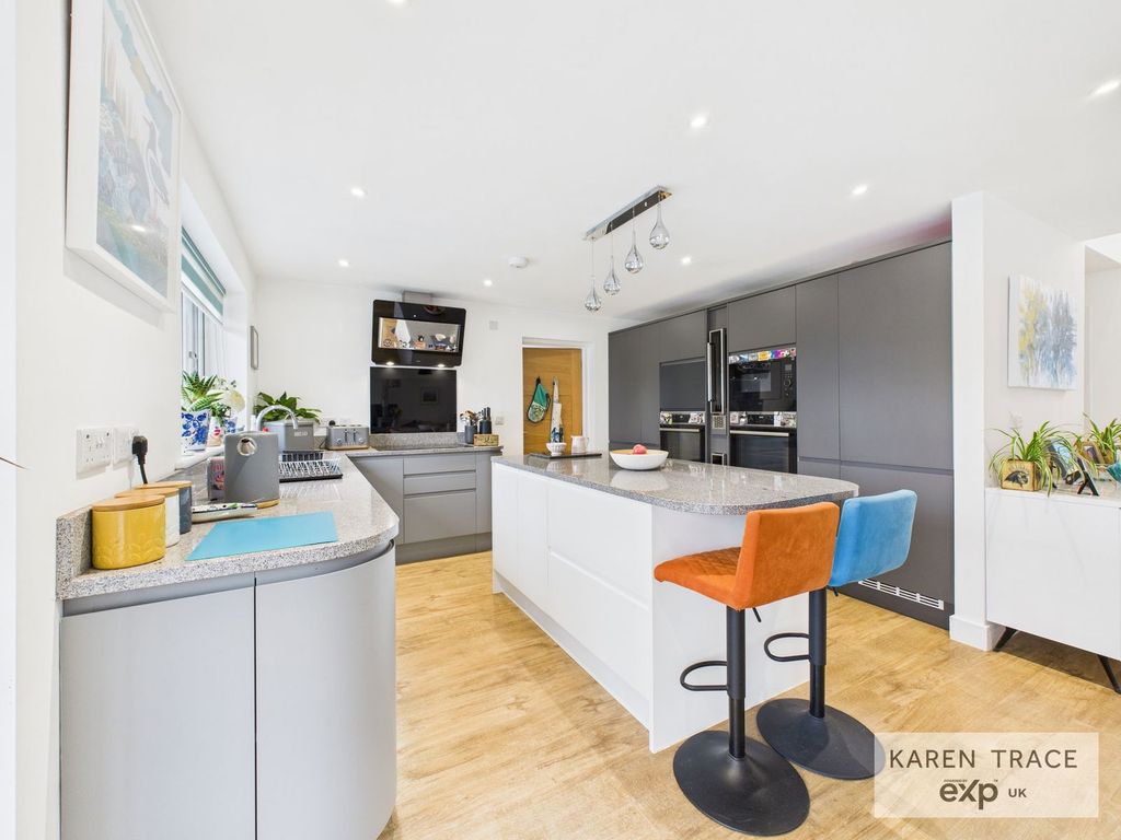 Property photo 3 of 33