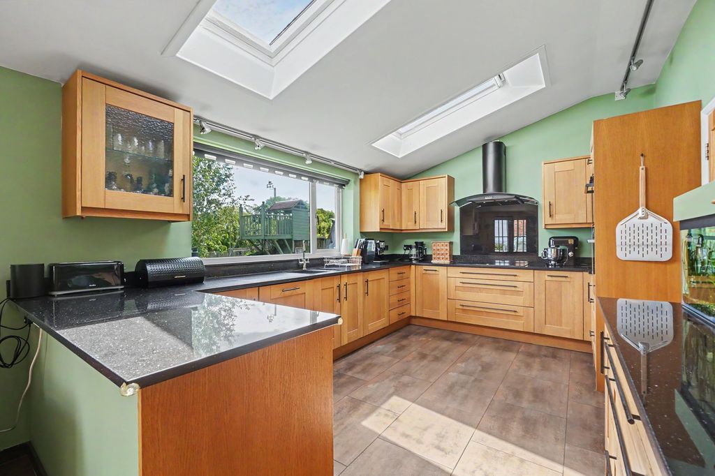 Property photo 3 of 40