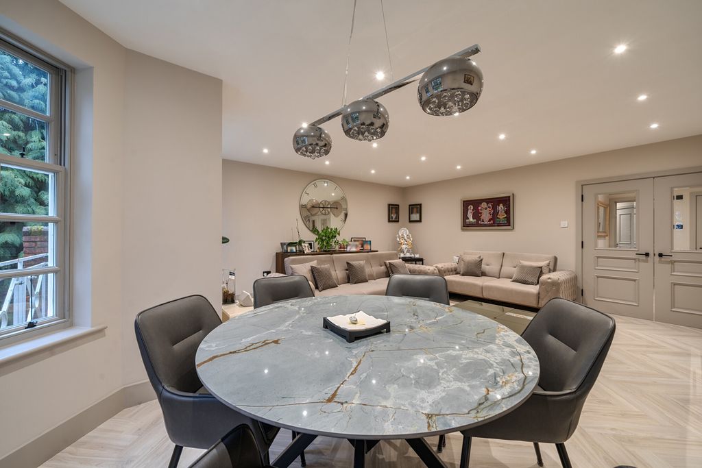 Property photo 3 of 19 1418584-18-69972c...