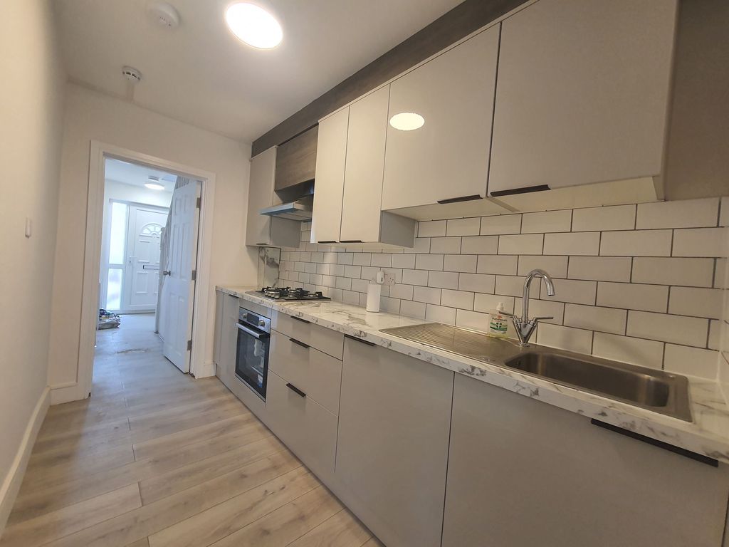Property photo 3 of 10 Communal Kitchen