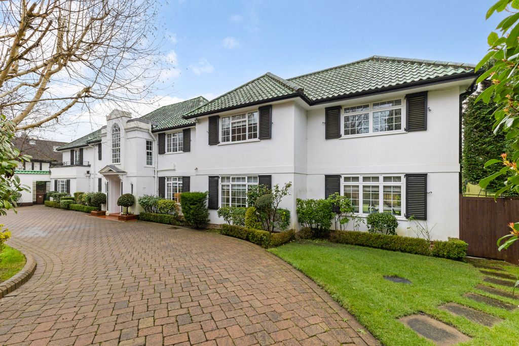 Property photo 2 of 25