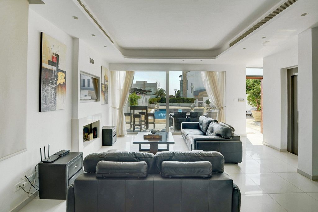 Property photo 3 of 30