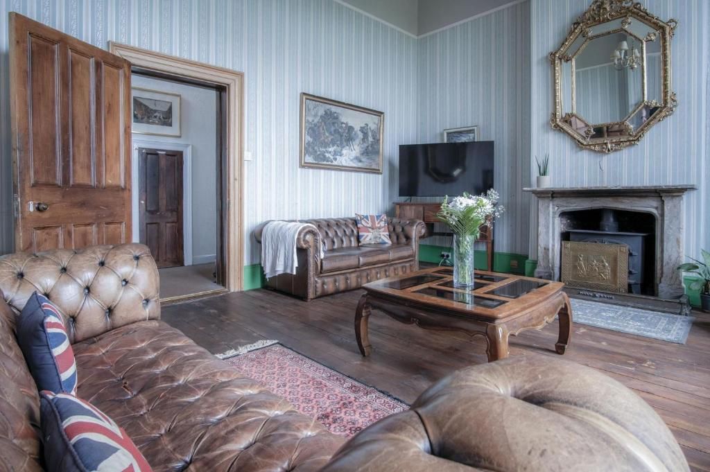 Property photo 3 of 13 Sitting Room
