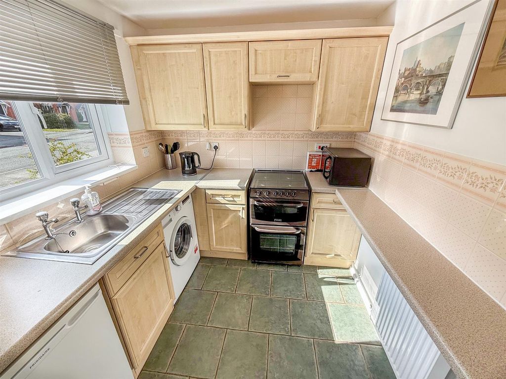 Property photo 2 of 11 Kitchen