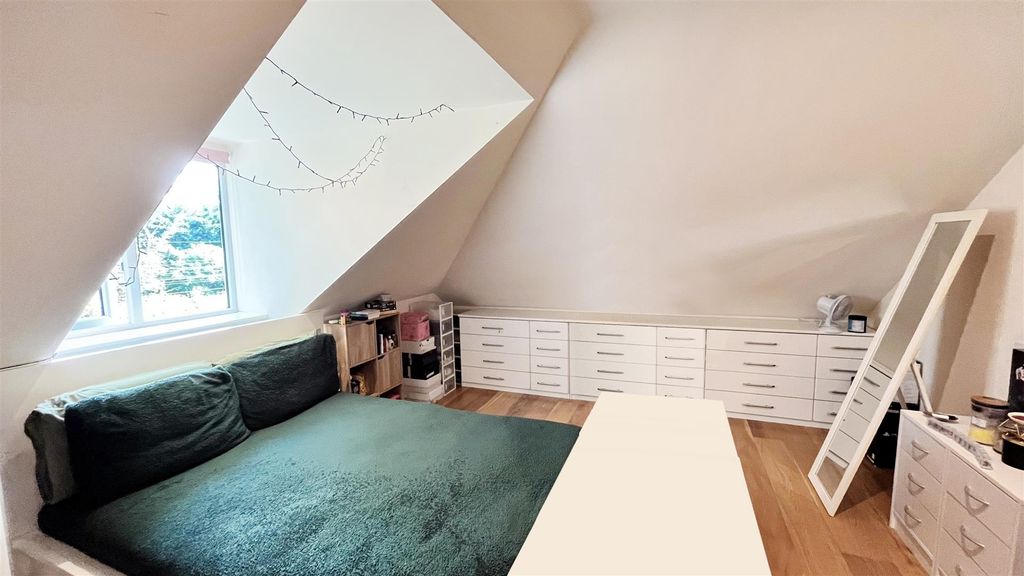 Property photo 2 of 13 111 Bed 2Dp.Jpg