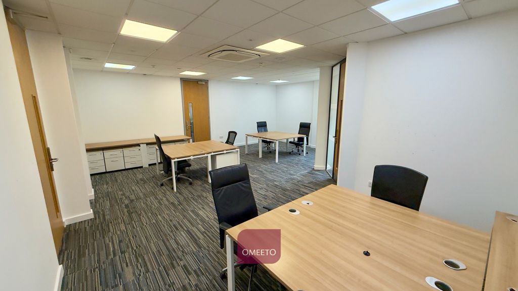Property photo 3 of 12 Office 121-123 To Let
