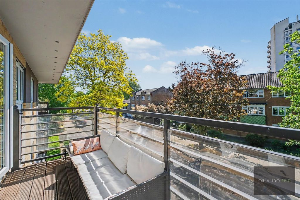 Property photo 3 of 12 Rodenhurst Road 9.Jpg