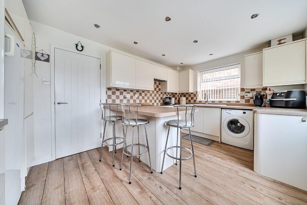 Property photo 3 of 17 1396597-2-6967Abea2071A.Jpg