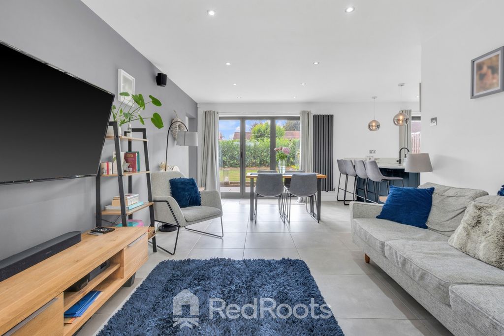 Property photo 3 of 32 4163963