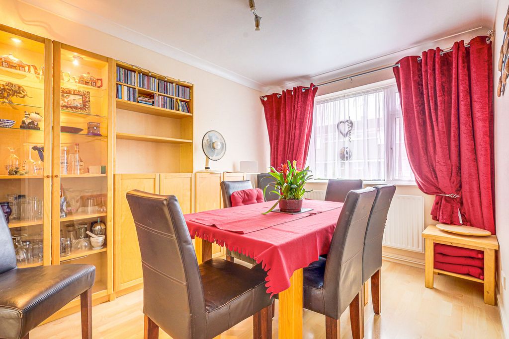 Property photo 3 of 10