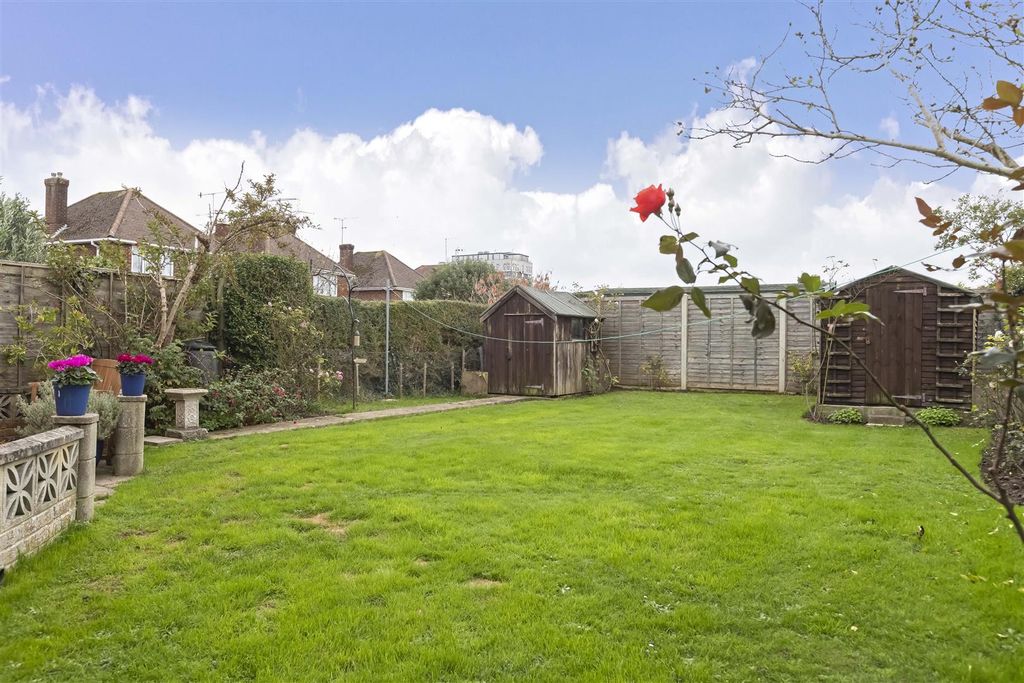 Property photo 3 of 19 13 Nelson Rd_23.Jpg