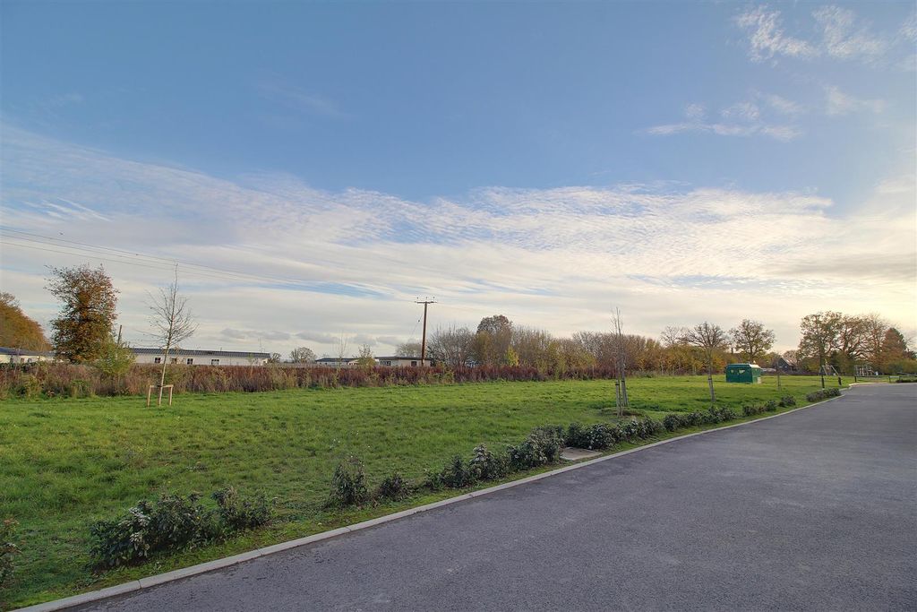 Property photo 2 of 17 Img_7989-Img_7991.Jpg