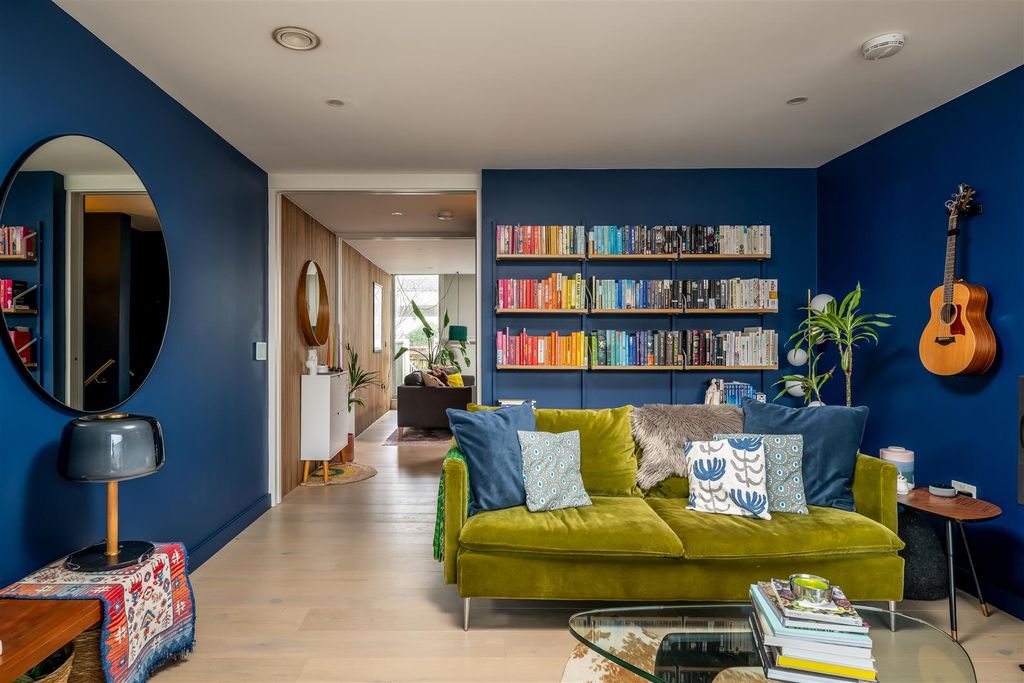 Property photo 2 of 32 260206 - 10 Gabriel Square, St Albans - 03.Jpg