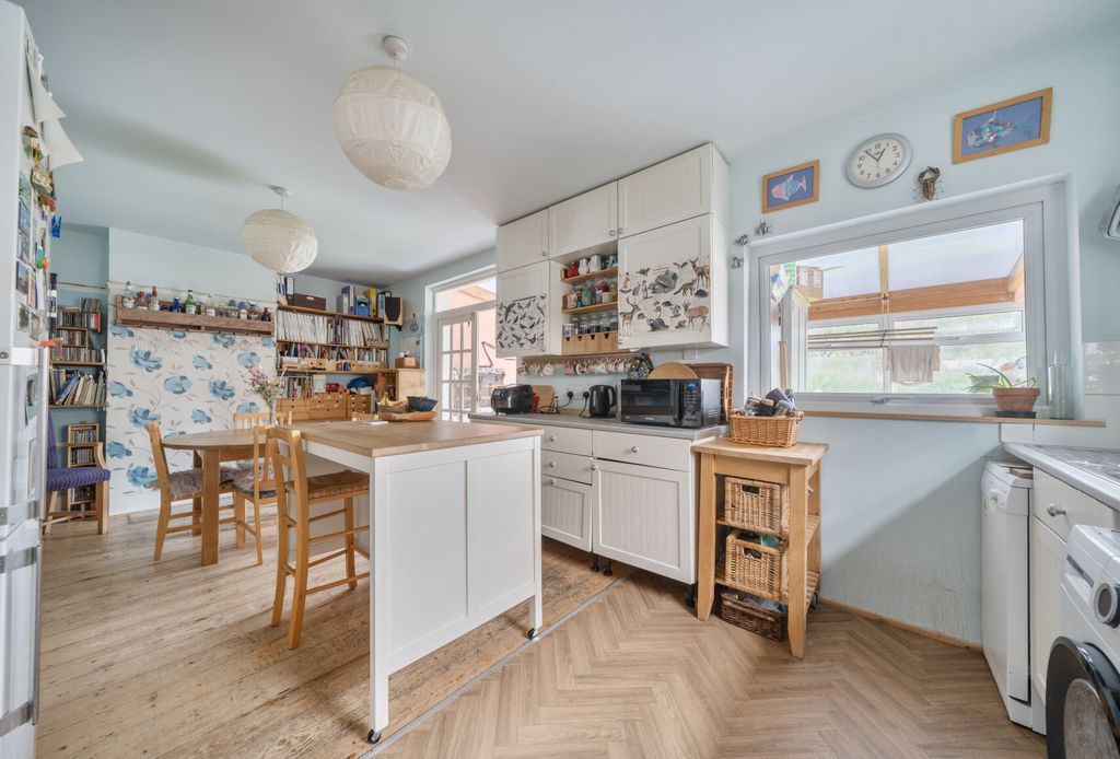 Property photo 3 of 13 1450555-4-69Fc82F...