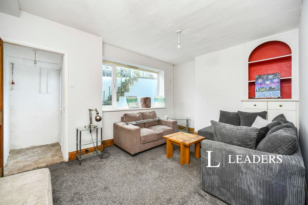 Property photo 1 of 15 Lounge