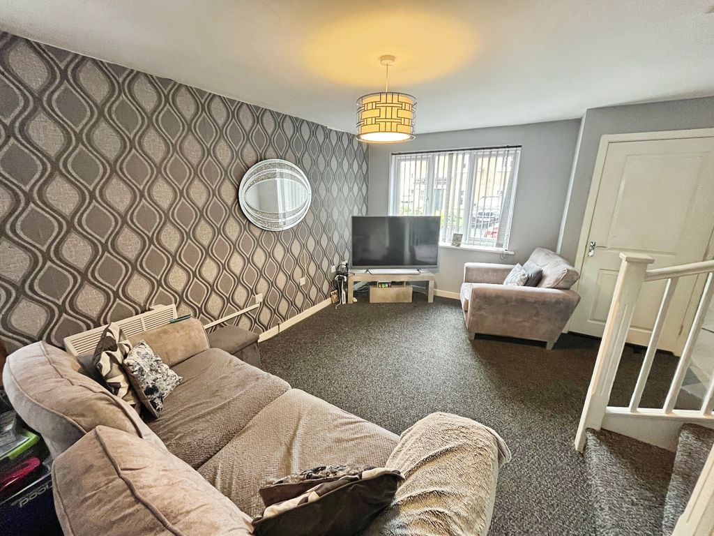 Property photo 2 of 11 Lounge