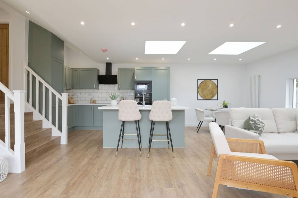 Property photo 1 of 30