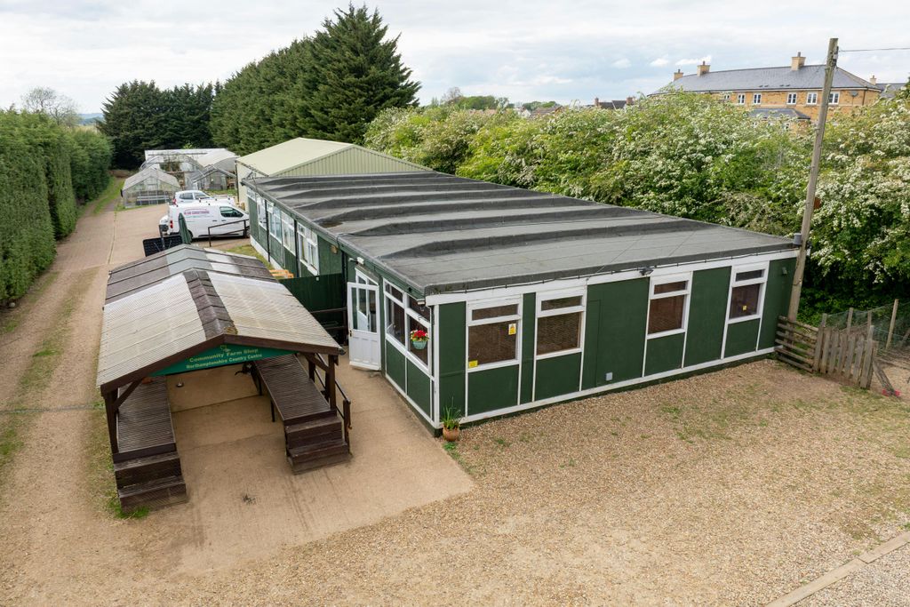 Property photo 2 of 3 Northamptonshire Country Centre, Duston, Northampton, Nn5 4Bb - 0660.Jpg