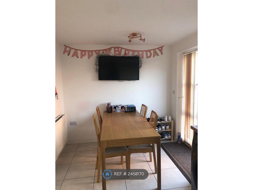 Property photo 3 of 16 Dining Area