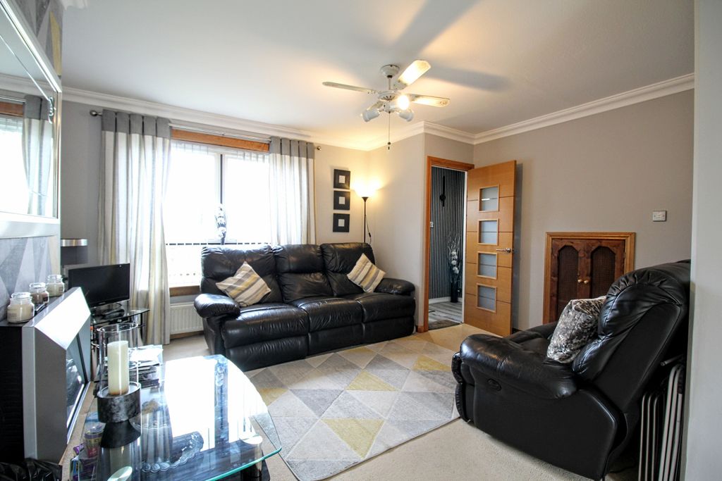 Property photo 2 of 14 Lounge