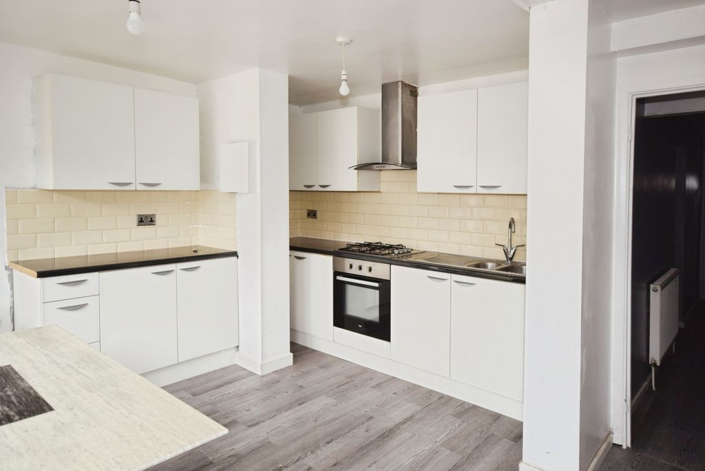 Property photo 1 of 6 Kitchen