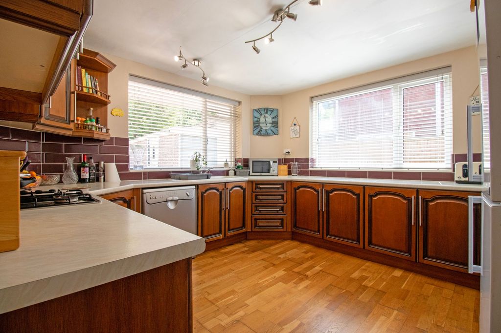 Property photo 3 of 31