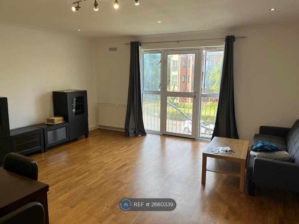 Property photo 2 of 7 Living Room