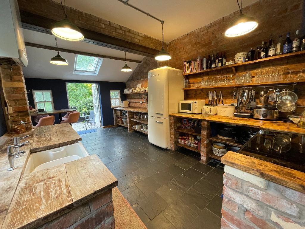 Property photo 1 of 25 Dining Kitchen