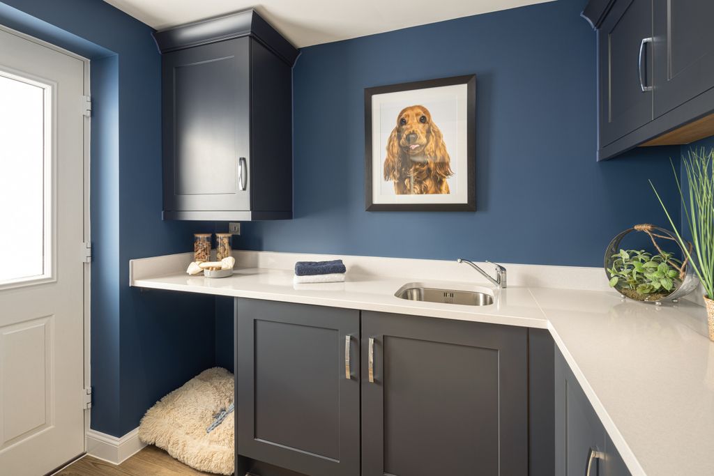 Property photo 3 of 10 Utility Room In 4 Bed Holden