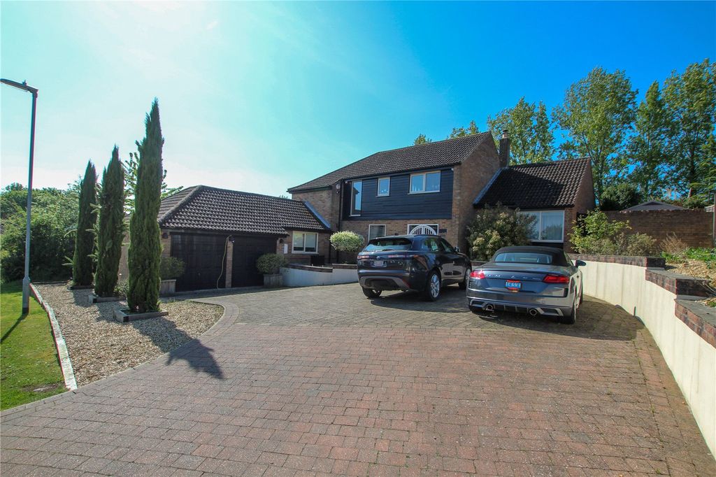 Property photo 1 of 19 Front Aspect