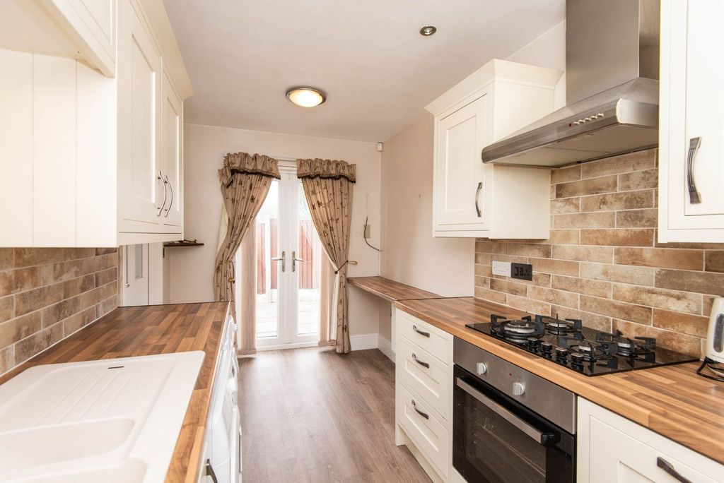 Property photo 2 of 16