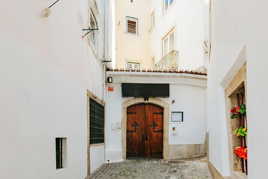 Property photo 1 of 19 Two-Room Apartment In Alfama For Renovation