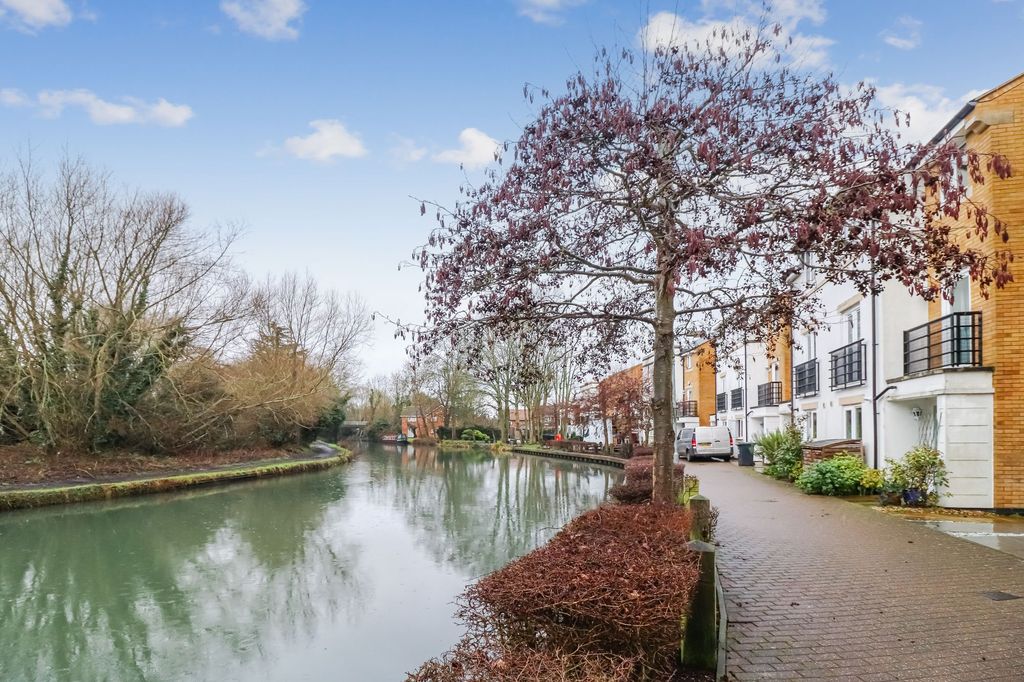 Property photo 1 of 30