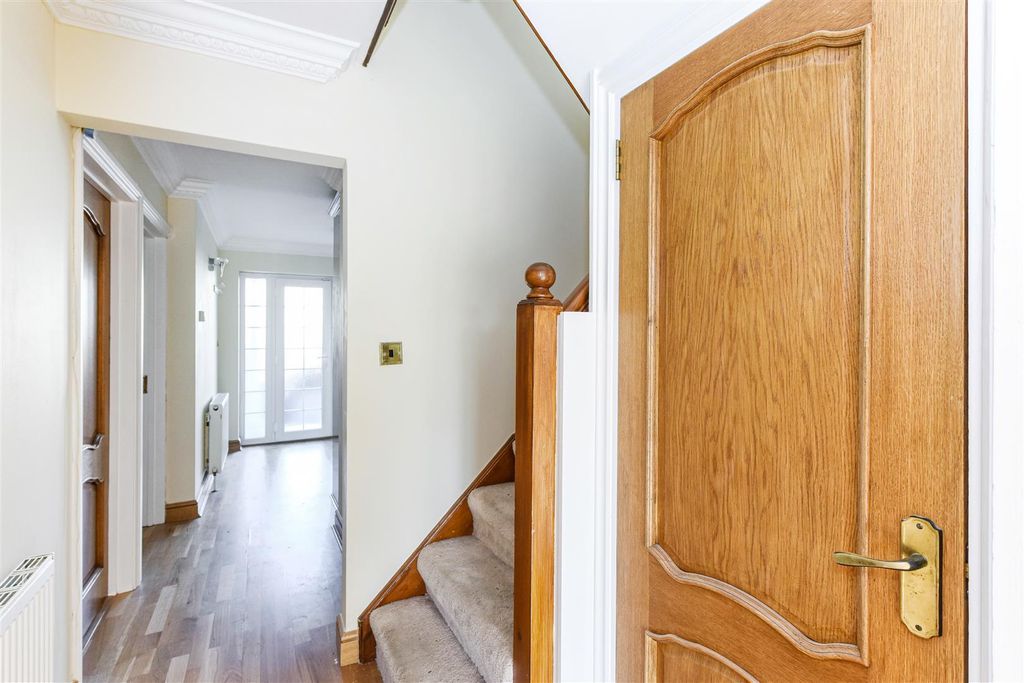 Property photo 2 of 27 48A Broadwalk-10.Jpg