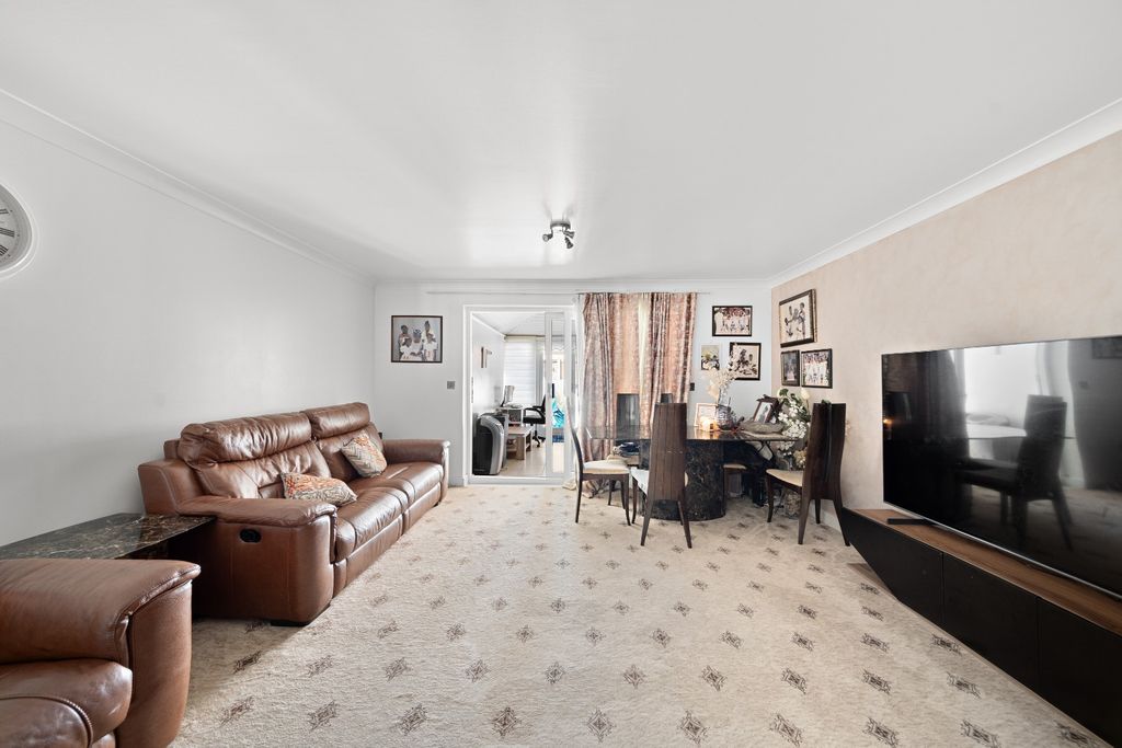 Property photo 3 of 15 5260983