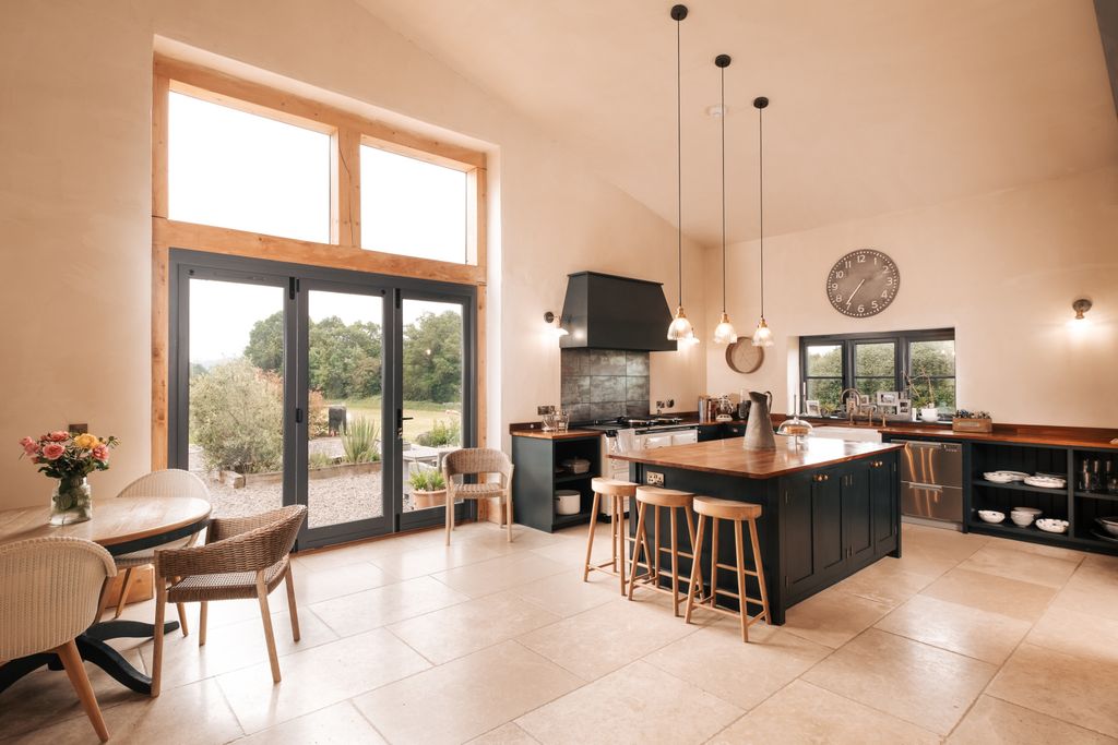 Property photo 2 of 41 Picture No. 90