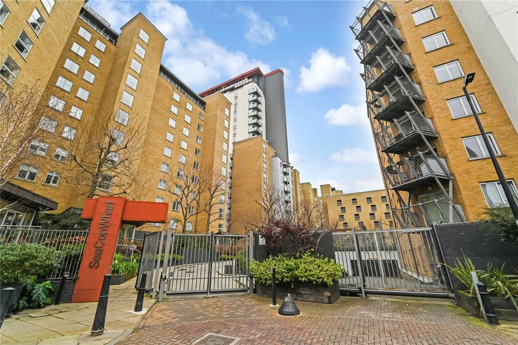 Property photo 3 of 11 External