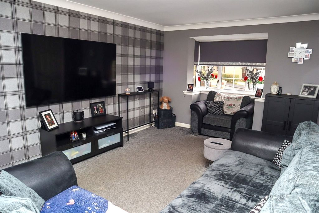 Property photo 2 of 17 Lounge