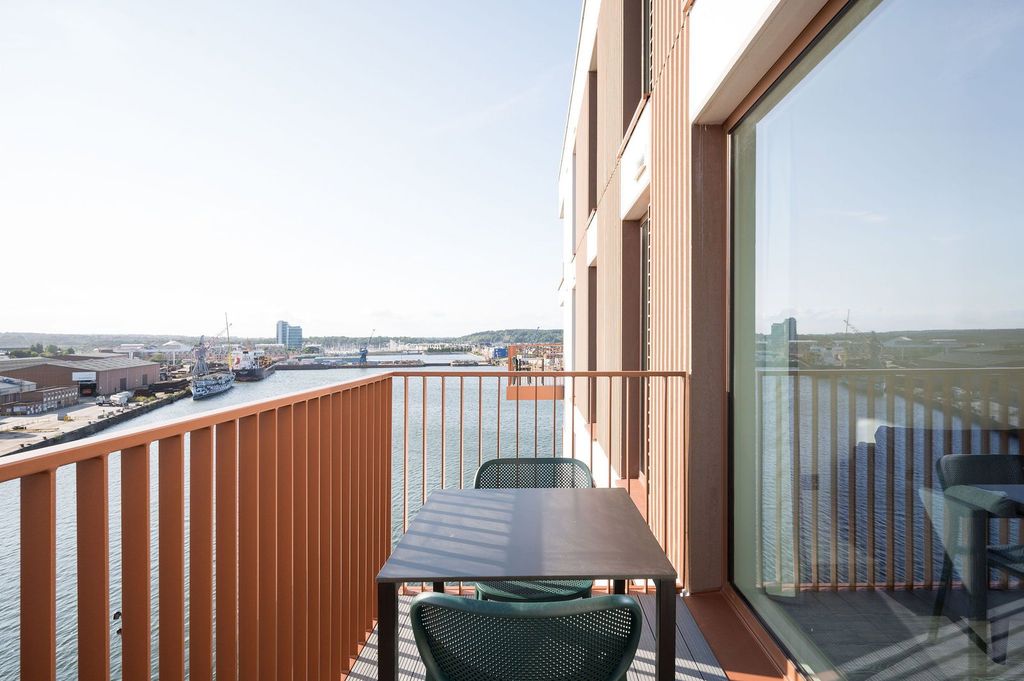 Property photo 3 of 21